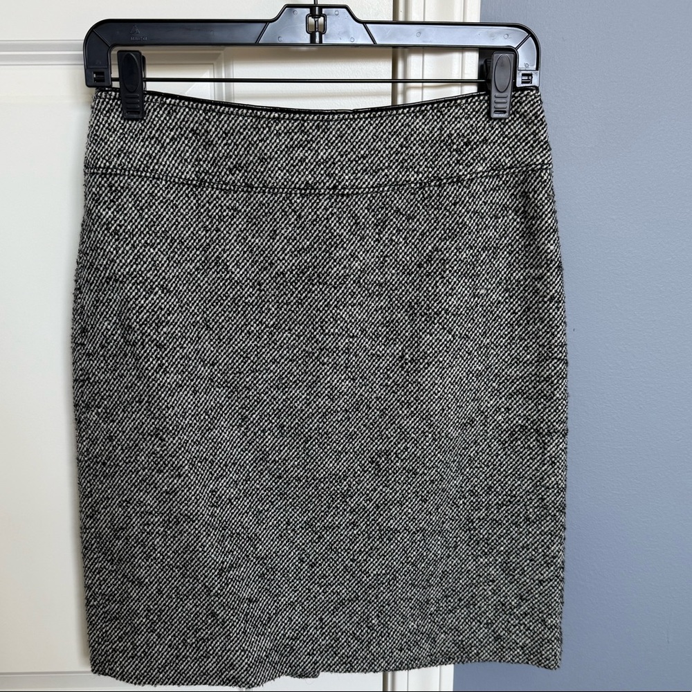 Banana Republic Black and White Tweed Pencil Skirt w/ Black Leather Trim at Top